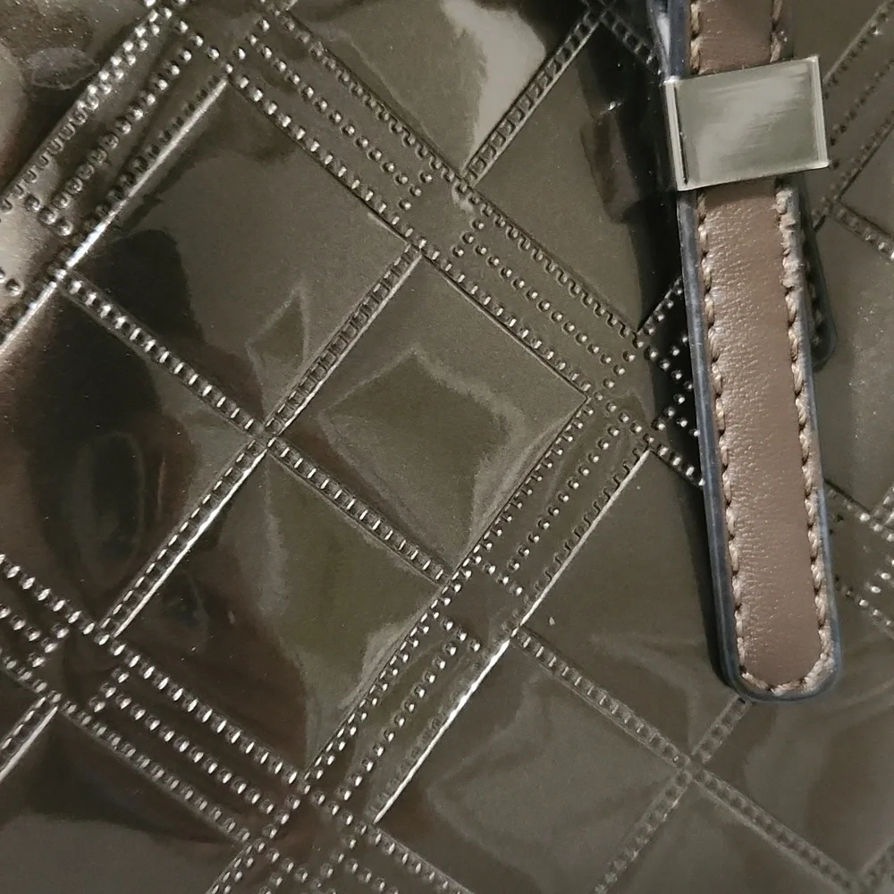 Pretty brown vinyl purse in very good condition by David Jones. - Picture 4 of 9